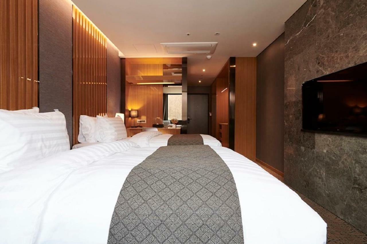 Jeongseon Js Grand Palace Hotel Room photo